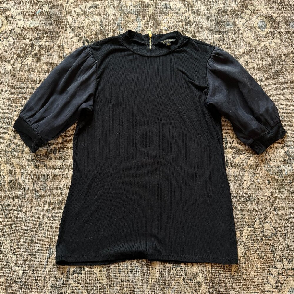 Downeast Black Top with zipper closure back • size medium